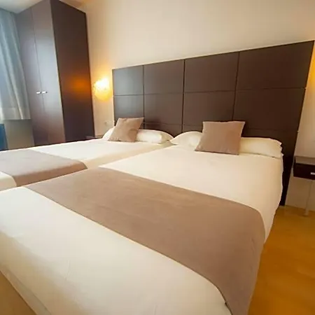 Hotel Puerta De La Serrania 3*